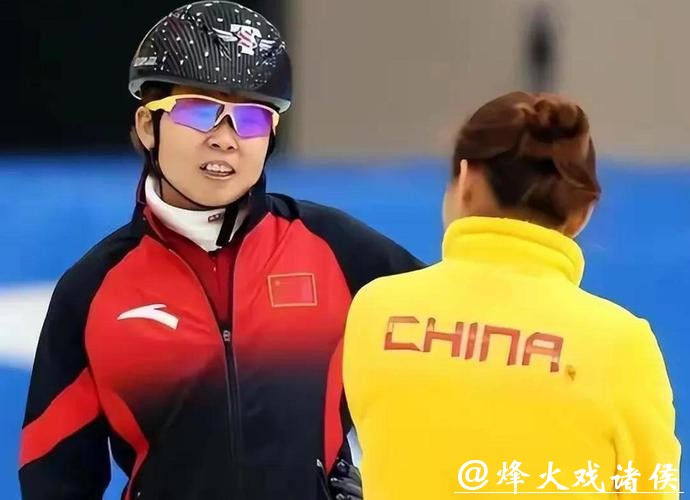 王濛解说再度出圈，直言混合速滑队失金太遗憾，她提及四年前德国赛孙龙失误被送回地方队，强调年轻队员要敢拼敢闯才有未来