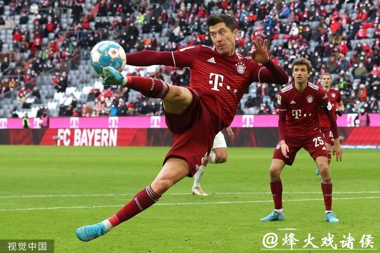 德甲-莱万双响 帕瓦尔破门+造乌龙 拜仁5-0大胜